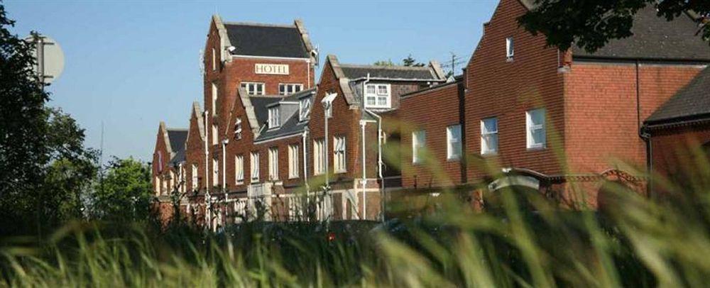 Hogs Back Hotel & Spa Nr Farnham Exterior photo