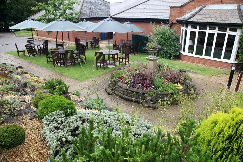 Hogs Back Hotel & Spa Nr Farnham Exterior photo