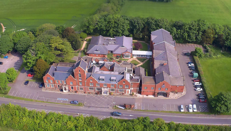 Hogs Back Hotel & Spa Nr Farnham Exterior photo