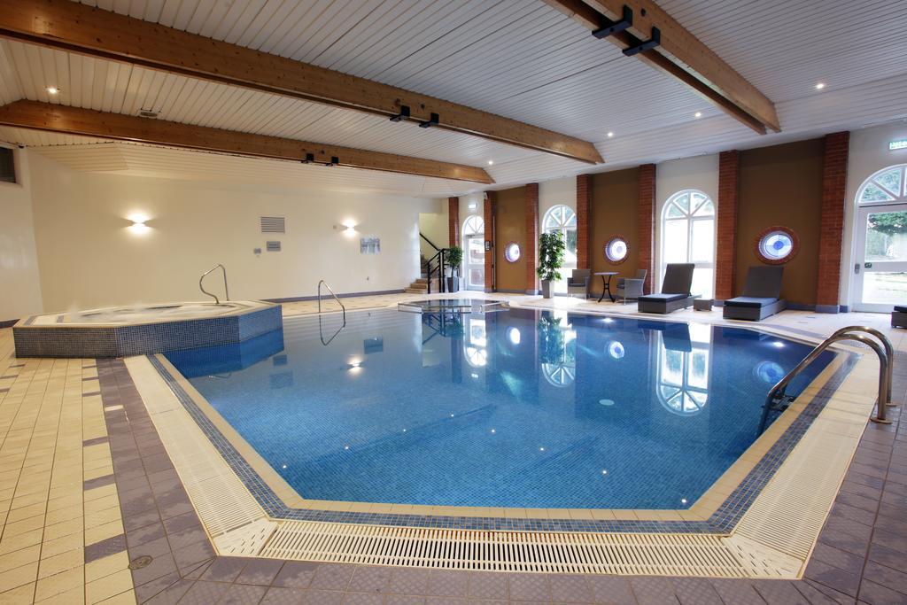 Hogs Back Hotel & Spa Nr Farnham Exterior photo