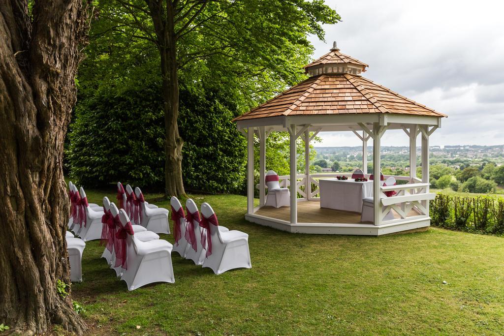 Hogs Back Hotel & Spa Nr Farnham Exterior photo
