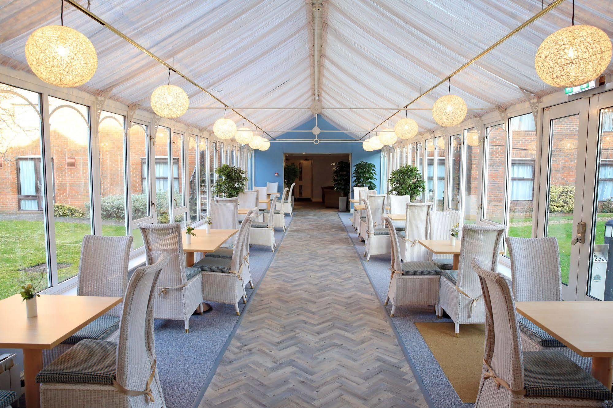 Hogs Back Hotel & Spa Nr Farnham Exterior photo