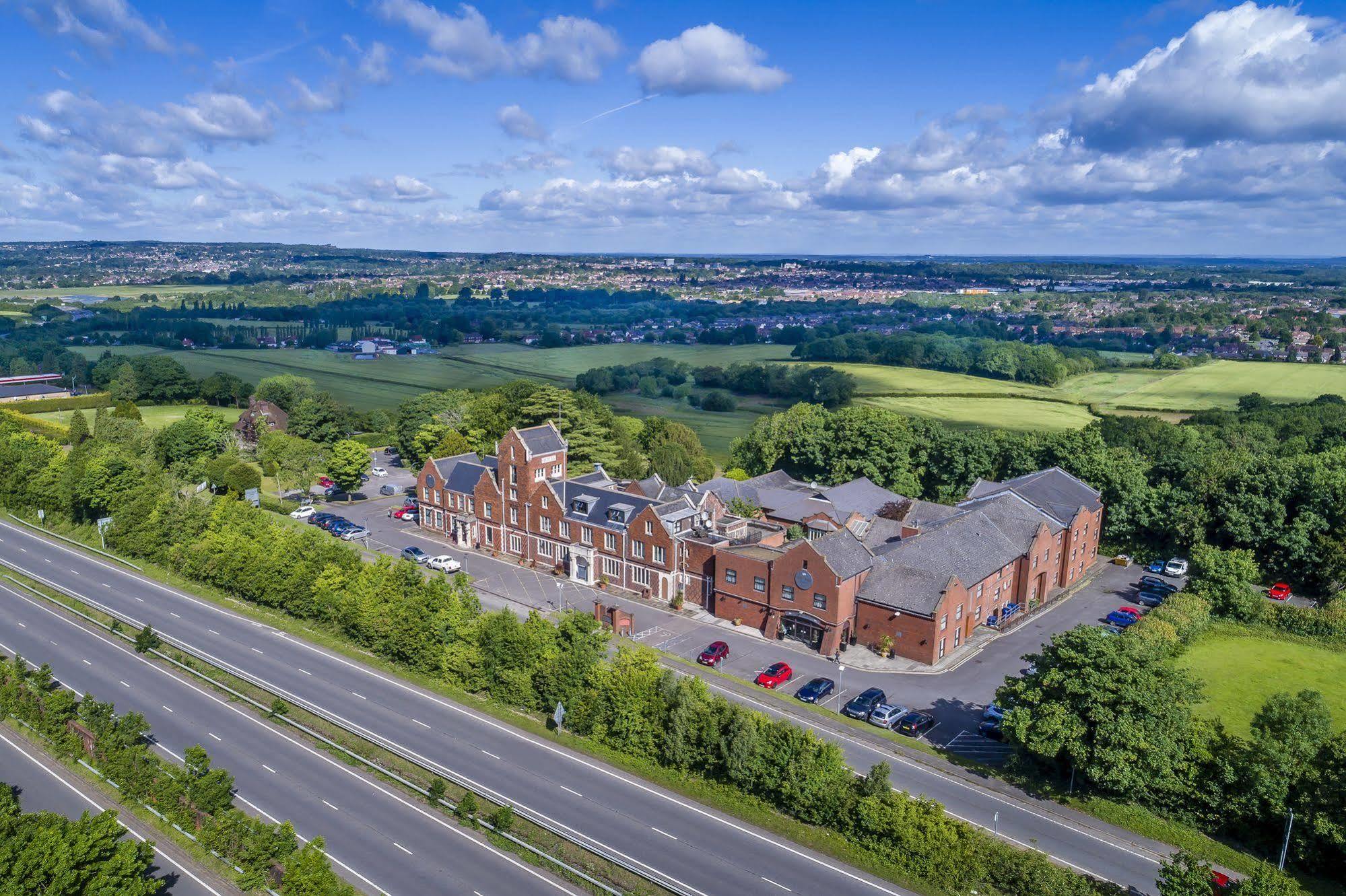 Hogs Back Hotel & Spa Nr Farnham Exterior photo